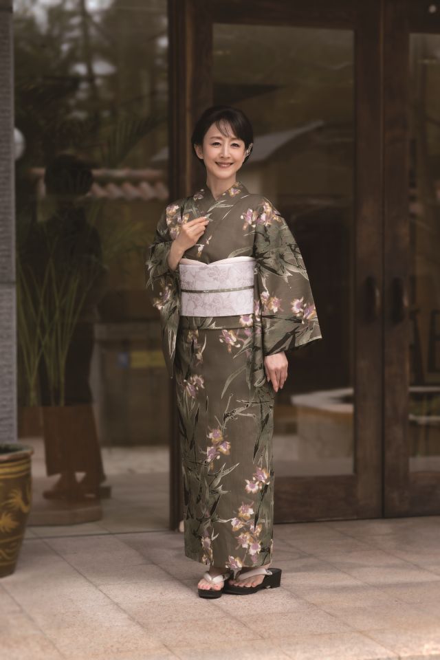 【№29】花に笹（灰汁鼠/あくねず）